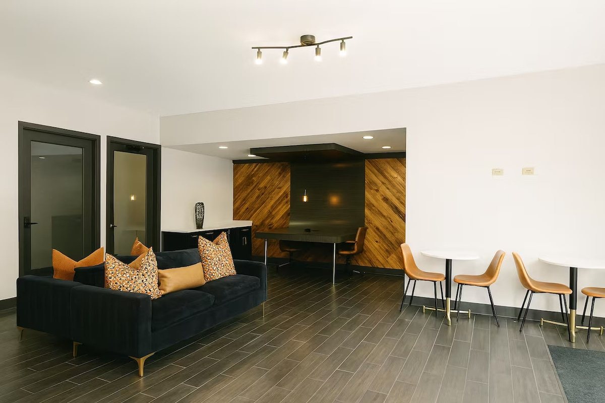 Lounge with fireplace